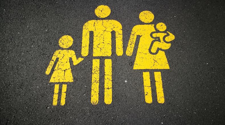 yellow stick figures of family 