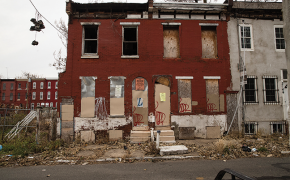 Abandoned row houses in Philadelphia: more than 1 in 4 residents live below the poverty line, the highest rate among America’s ten largest cities.