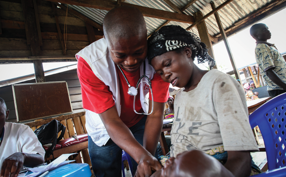 MSF nurse during consultation at a health center in North Kivu, Democratic Republic of Congo. Children are systematically tested for malaria, the number one killer of children under five in Africa, ahead of malnutrition. August, 2017.