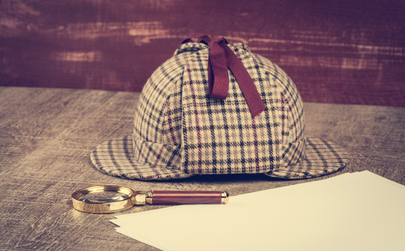 detective hat and magnifying glass